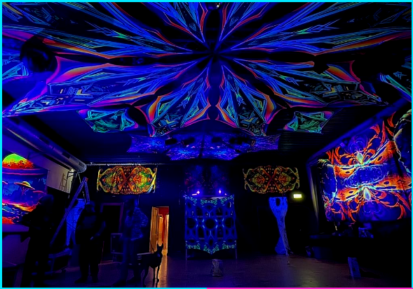 Immersive blacklight club decoration by Blacklight Illuminatis at The Trip in Wetzikon, Switzerland